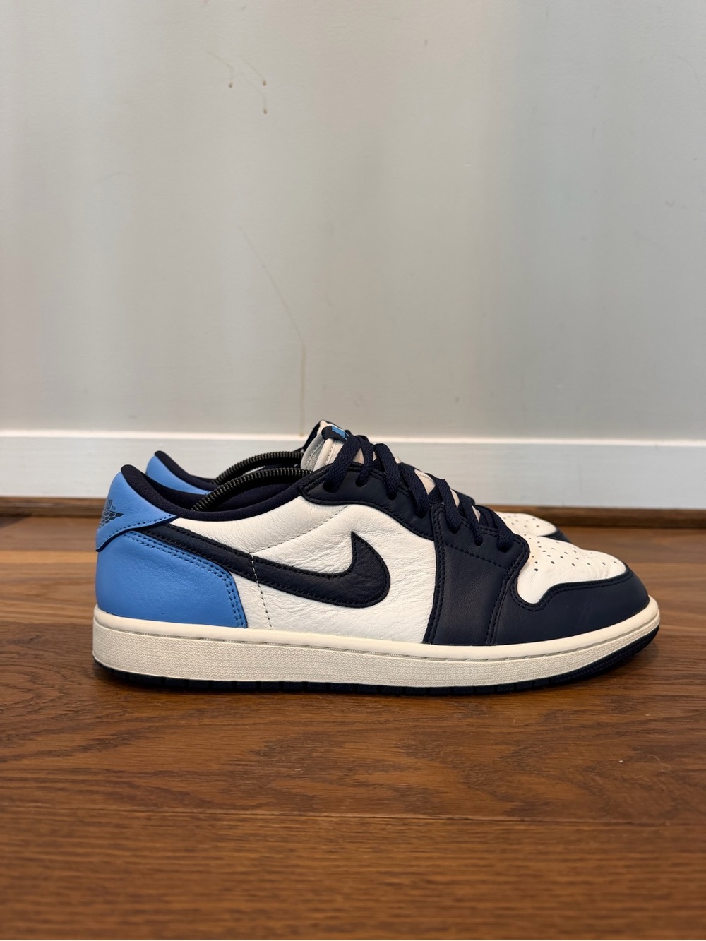Jordan 1 Low OG - Picture 2 of 6